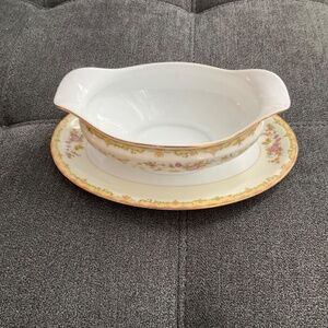 EUC Vintage Noritake Porcelain Gravy Boat w/Attached Underplate